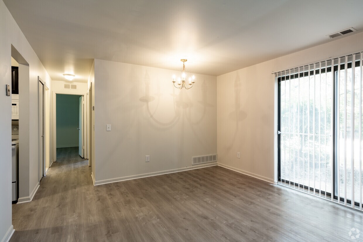 2 habitaciones, 1 baño - 900 pies cuadrados - Sala de estar - Bradford Square