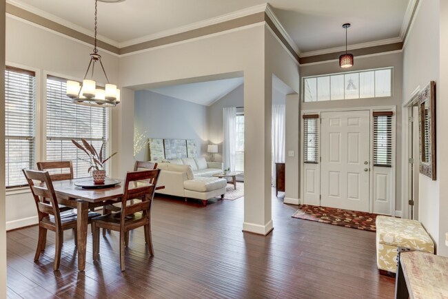 Foto del edificio - 2593 Woodlands Ave