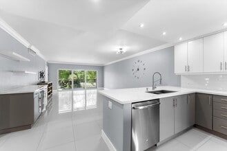 Building Photo - 3200 N Palm Aire Dr