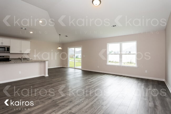 Building Photo - 12 Red Oak Dr.