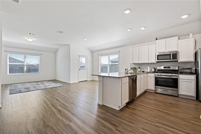 Foto del edificio - 21317 Wilmiller Ln