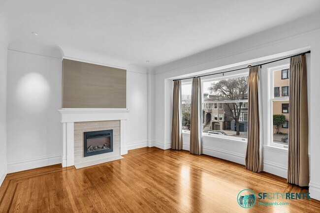 Foto del edificio - Sun-filled Presidio Heights Residence w/ Private Deck, Hot Tub & Garage Parking