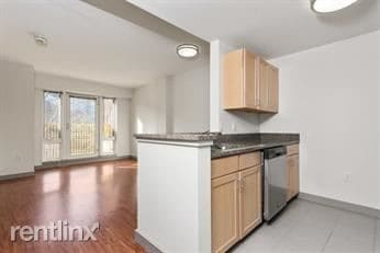 Building Photo - 157 6th St