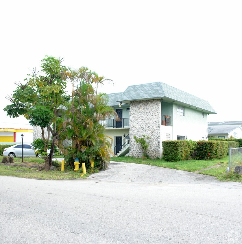 Building Photo - 16601 NE 7th Ave