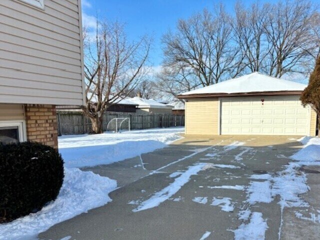 Foto del edificio - 7642 W 92nd Pl