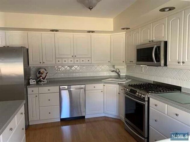 Foto del edificio - 85 Lexington Ln