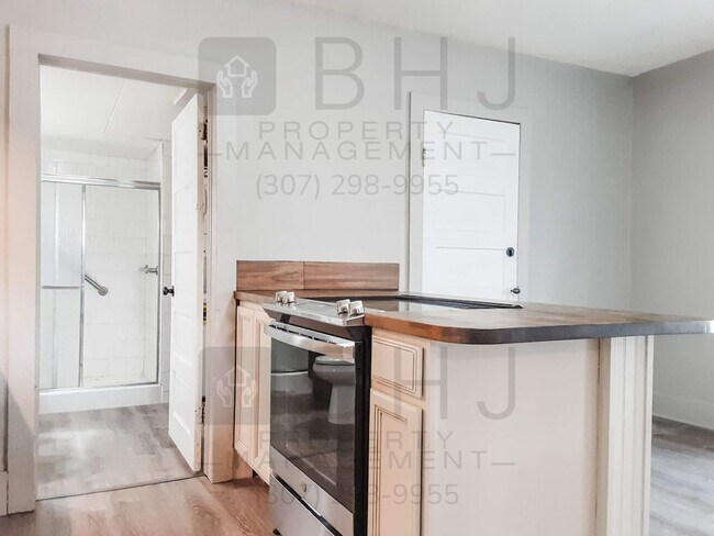Foto del edificio - PET FRIENDLY 2 BED/ 1 BATH MINUTES FROM DOWNTOWN!