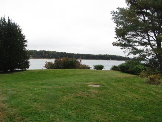 Foto del edificio - 2BR WATERFRONT OASIS RETREAT Webb Field Rd