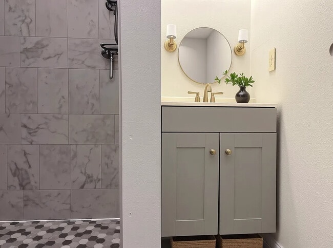 Building Photo - 2351 Longhorn St