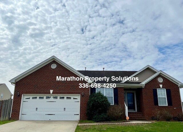 Foto principal - 434 Fernway Dr