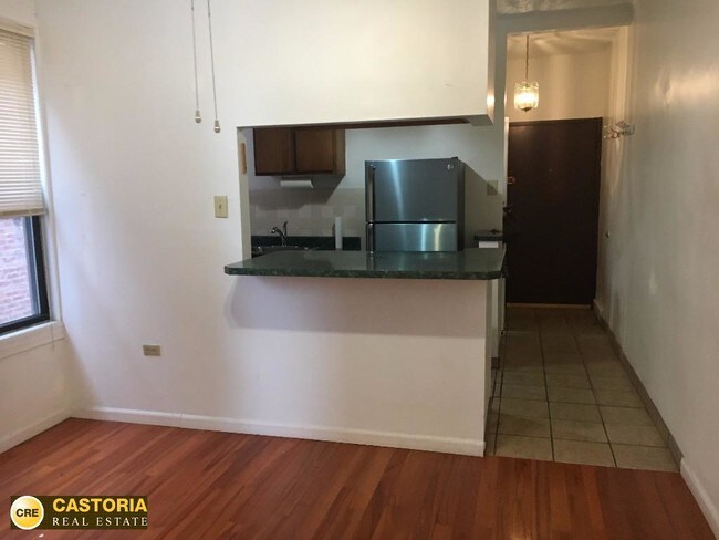 Foto del edificio - 799 Grand St