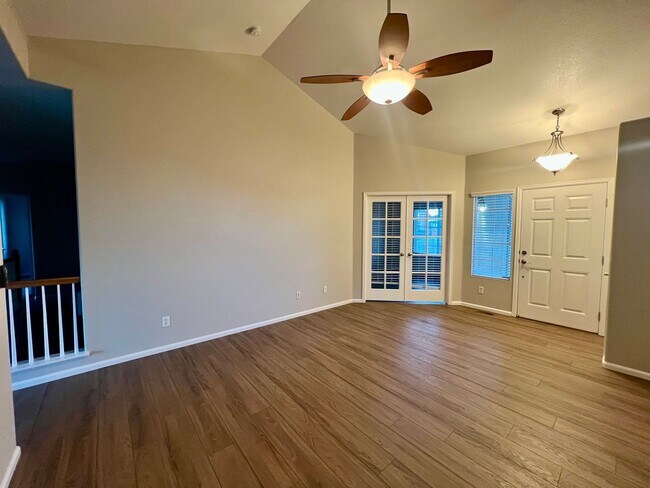 Foto del edificio - Fantastic 3 bedroom home available in Claremont Ranch!