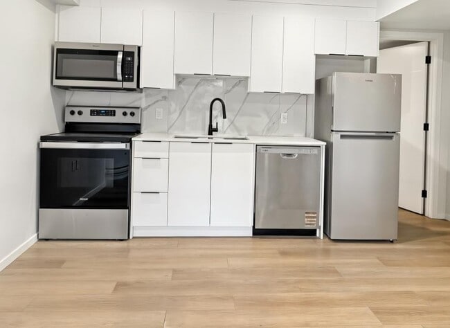 Building Photo - 1.0 bedroom in Edmonton Alberta T5G 1G1