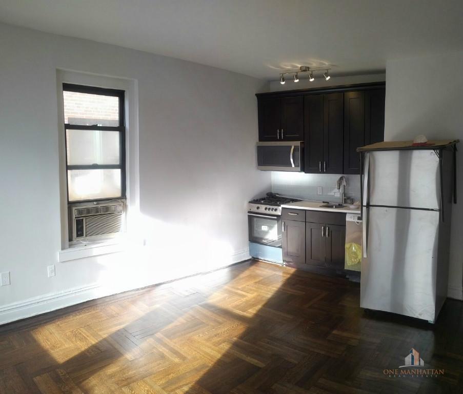 Primary Photo - 295 W 11th St