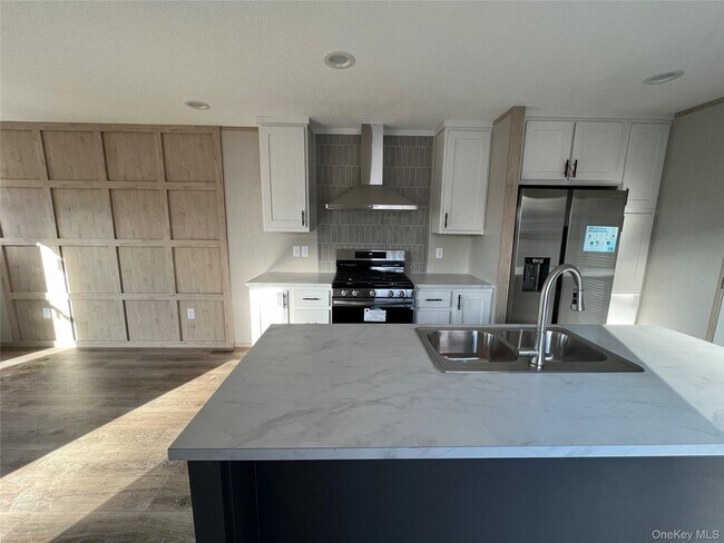 Building Photo - 985 NY-17M