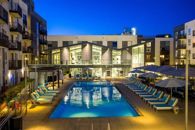 Building Photo - Aliso