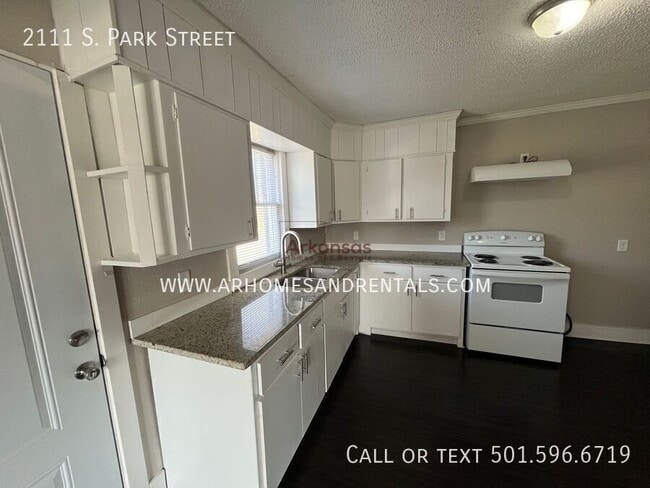 Building Photo - 2111 S Park St