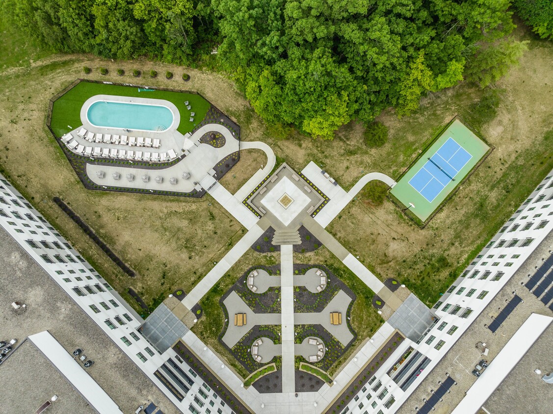 Altura Apartments 8650 Governors Hill Dr Cincinnati, OH 45249