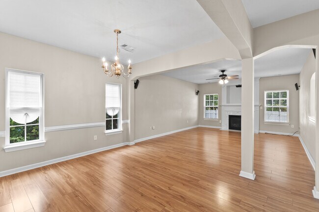 Building Photo - 712 Tallahassee Dr