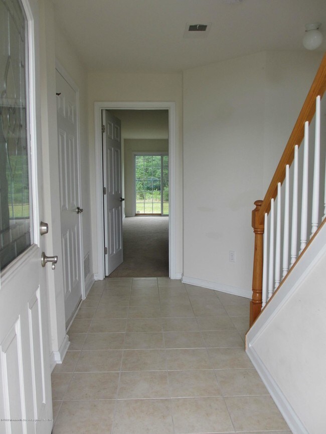 Foto del edificio - 380 Radio Rd