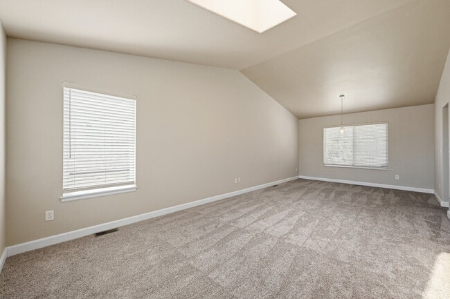 Building Photo - $2,620.95 with $300 off the first month's rent, 5 Beds - 3.5 Bath, Single Family Home in Colorado...