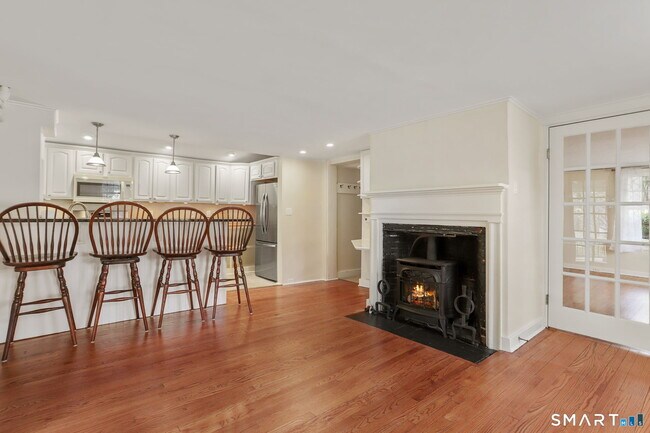 Foto del edificio - 410 Wilton Rd W