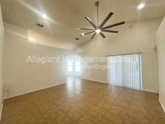 Foto del edificio - 2944 Summer Winds Cir