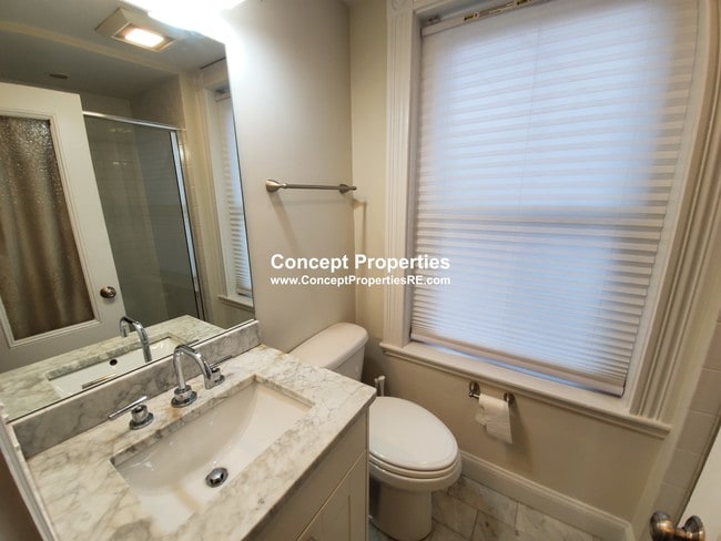 Building Photo - 48 Warwick St