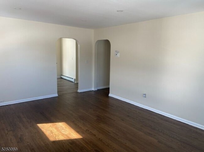 Building Photo - 418 Montclair Ave