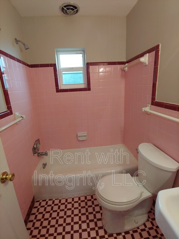 Building Photo - 2619 Mission Rd