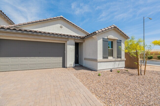 Building Photo - 818 W Palo Verde Dr