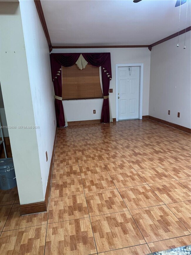 Foto del edificio - 8013 Lake Dr