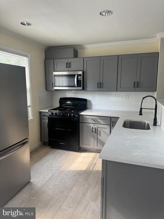 Building Photo - 8475 Imperial Dr