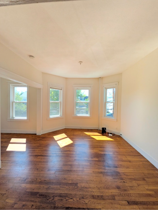 Building Photo - 10 Athol St