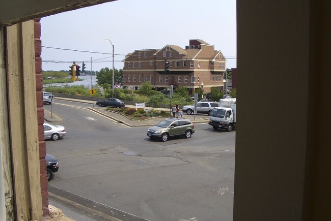 Building Photo - 137 Washington St