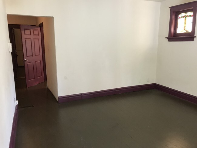 Building Photo - 4257 Ellenwood Avenue, Unit 1st Floor