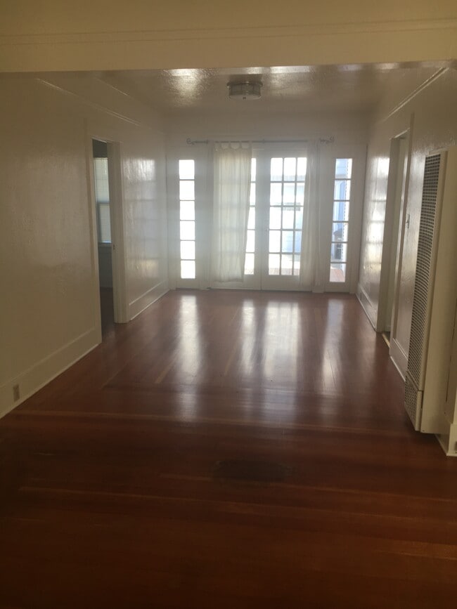 Foto del edificio - 824 Sumner St