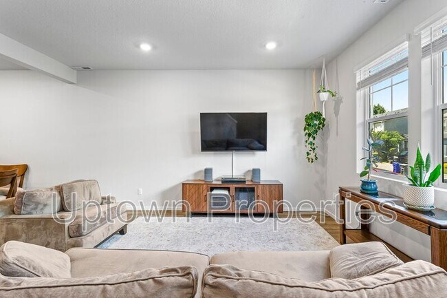 Foto del edificio - 876 N 18th Ave