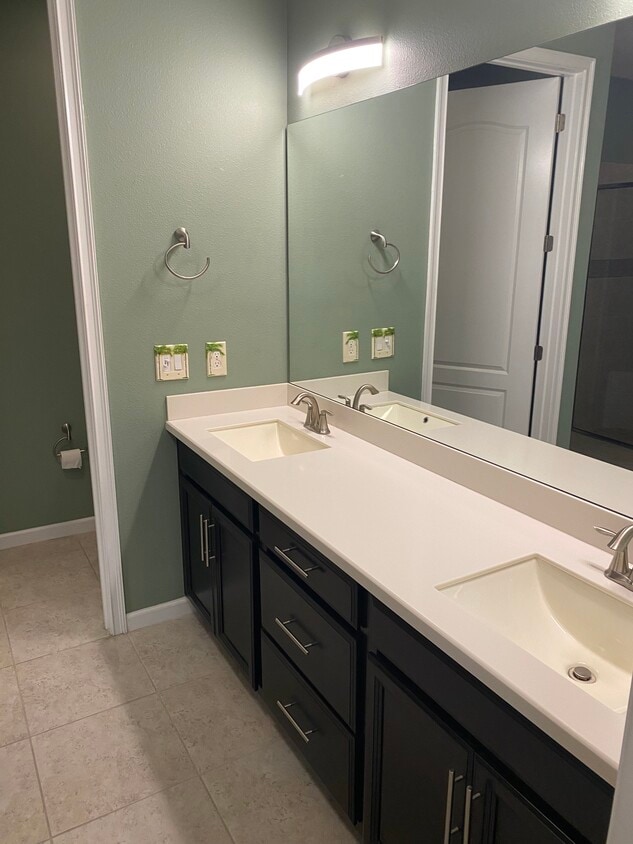 Building Photo - 5115 Flag St