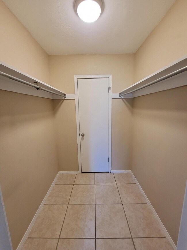 Foto del edificio - 1614 Green Briar Pkwy