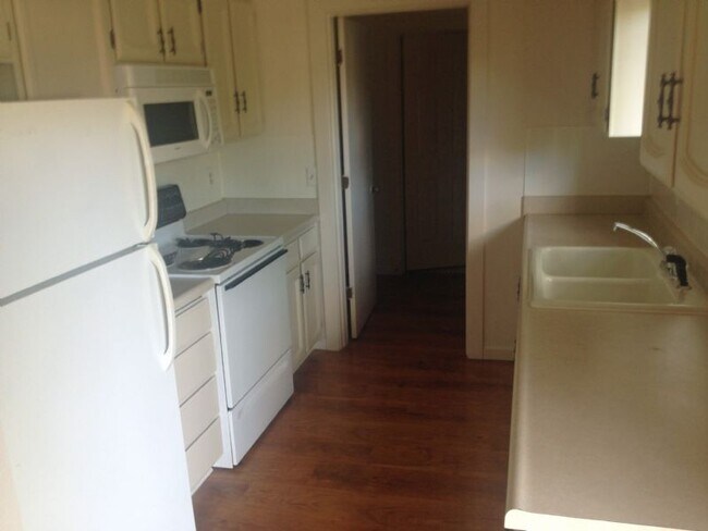 Foto del edificio - Thurston/East Springfield partially updated duplex