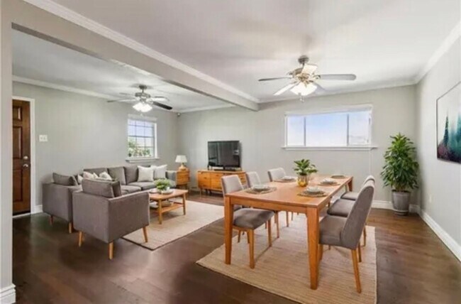 Building Photo - Beautiful Home