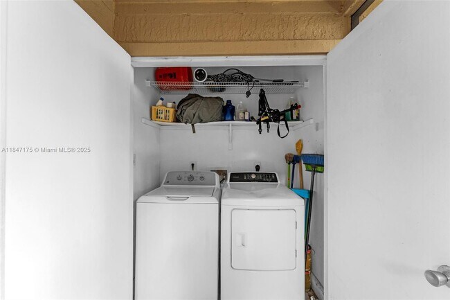 Foto del edificio - 10441 SW 156th Ct