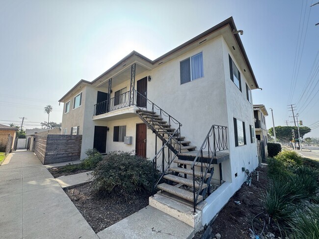 Foto del edificio - 1952 W Imperial Hwy
