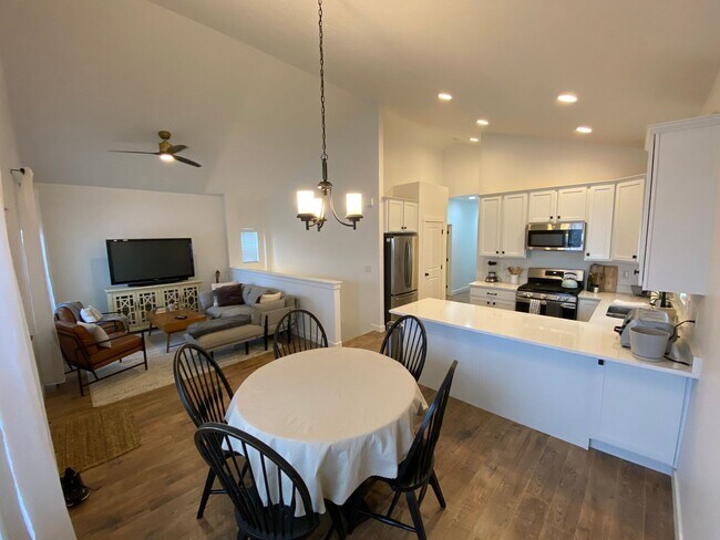 Building Photo - Beautiful newer home in Daybreak