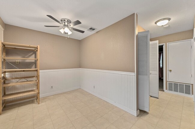 Building Photo - 2Bd/2Bth Condo, hardwood floor, balcony