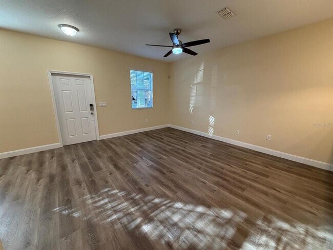 Foto del edificio - 5637 Water Rose Rd