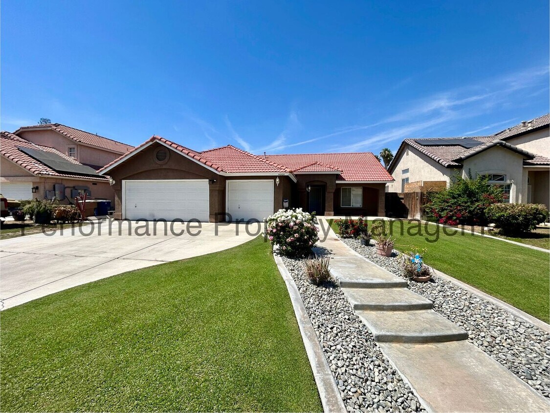 Primary Photo - Stunning 4 Bed/2 Bath in S Bakersfield w/ ...
