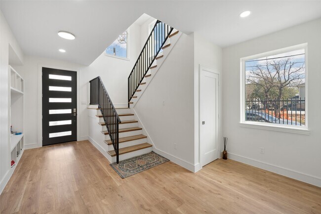 Foto del edificio - 1839 Colquitt St