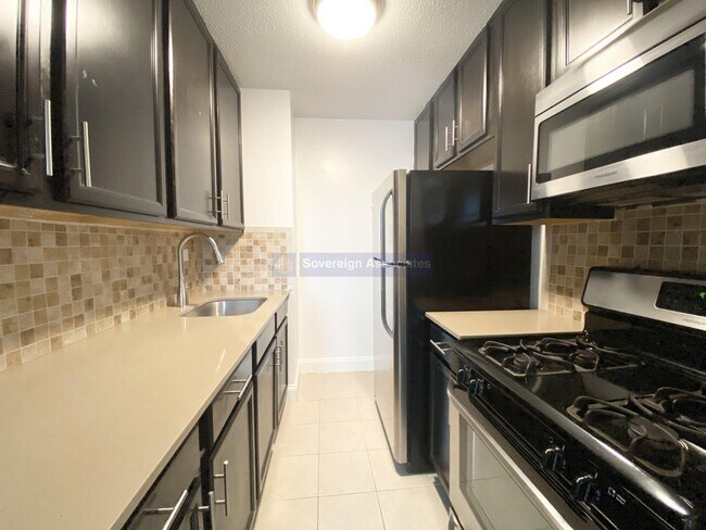 Foto del edificio - 3333 Broadway